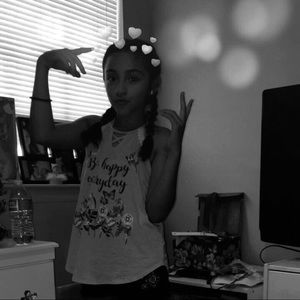 Meet your Posher, Ari